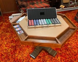 POKER TABLE AND CHIPS. 