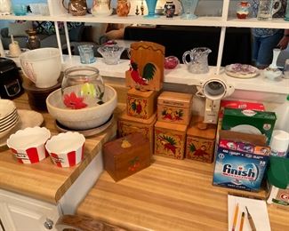 VINTAGE  COLLECTIBLES 