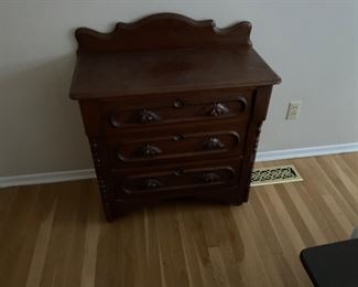 ANTIQUE WALNUT WASH STAND