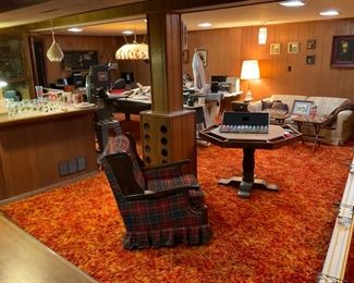 THE BASEMENT IS ALL VINTAGE. 