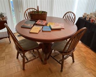 NICE TABLE AND CHAIRS