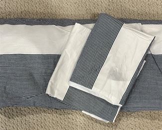 Queen Duvet Cover & (2) Matching Pillowcases