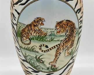 Tiger motif lamp