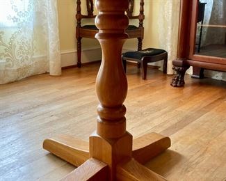 Round oak pedestal dining table and four chairs