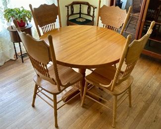 Round oak pedestal dining table and four chairs