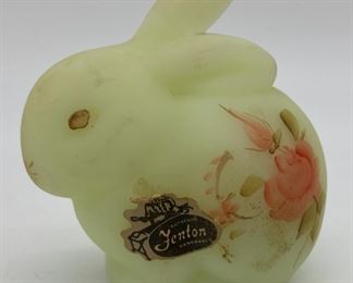 Vintage Fenton custard uranium rabbit signed L. Watson