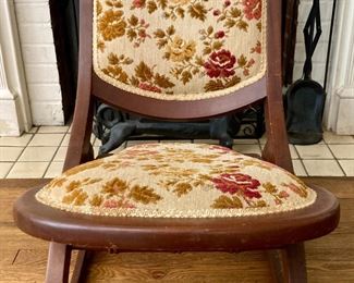 Vintage embroidered folding rocker