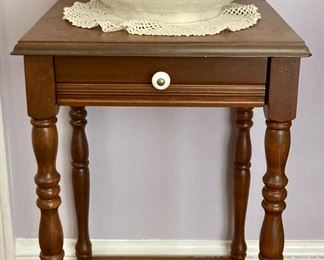 Vintage spindle leg accent table; Vintage Sydney by Thompson Pottery Co (OH) wash bowl and pitcher