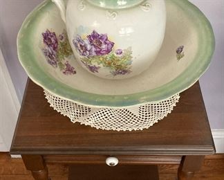 Vintage spindle leg accent table; Vintage Sydney by Thompson Pottery Co (OH) wash bowl and pitcher