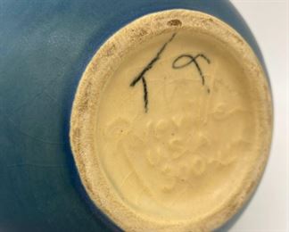 Vintage Roseville #300 Blue Apple Blossom