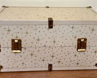 Vintage Atomic Era doll clothes trunk