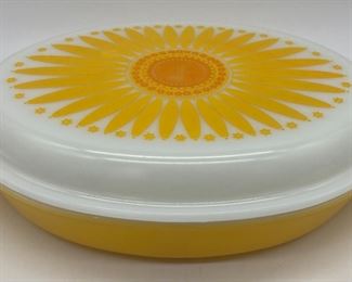 Vintage Pyrex 1.5 quart ovenware divided serving dish with lid