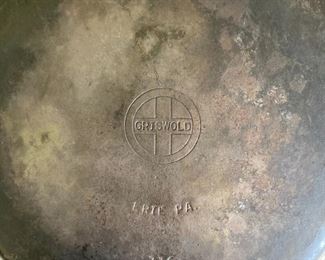 Assorted vintage Wagner Ware, Griswold cast iron round skillets