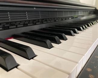 Roland KR-4500 digital piano