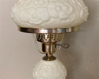 Vintage yellow glass ruffle rim table lamp