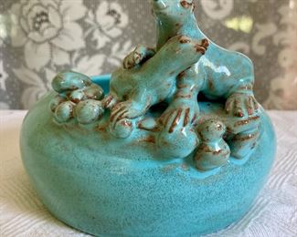 1990 Laurel Lei Holly Hill Pottery aqua/teal seals planter