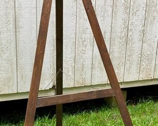 Assorted wood easels