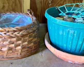 Assorted lawn and garden items