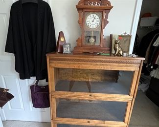 OAK BARRISTER CARVED BORDER