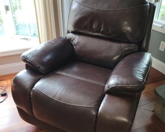 35" x 36" x 40" Leather Recliner