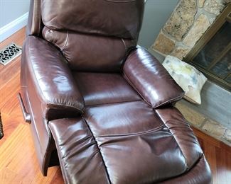 35" x 36" x 40" Leather Recliner