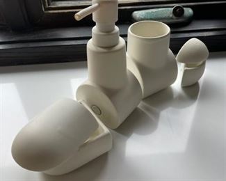 Submarine ceramic bathroom set $15