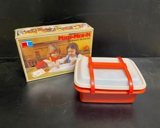 Mini Mix It Kit And Tupperware Set