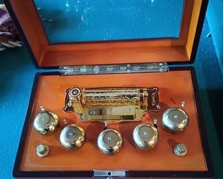 Mr. Christmas Concertina Music Box