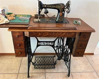 1924 Singer Treadle Sewing Machine & Table