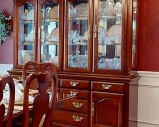 Dining Room Stanley Cherry Breakfront                                       NOTICE: THIS SET IS ONE OF THE SELECT PIECES OF  FURNITURE THAT WILL BE AVAILABLE TO VIEW AND PURCHASE PRIOR TO THE OPENING OF THE SALE.   NO ANTIQUES OR COLLECTIBLES WILL BE PRE-SOLD-BUT THE LARGE ITEMS DESIGNATED WITH THIS MESSAGE ARE.  JUST MESSAGE ME FOR AN APPOINTMENT. 