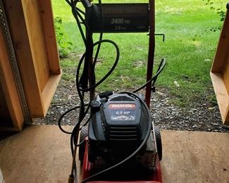 Troy Built Power washer 2400 PSI 2.0 GPM 6.5 HP Briggs & Stratton 
