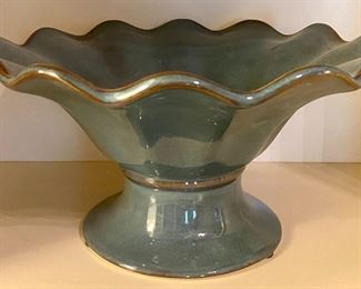 Ruffle Edge Ceramic Pedestal Bowl