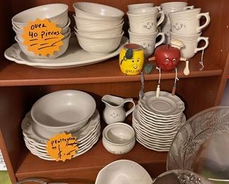 Over 40 pieces of Pfaltzgraff Dinnerwear