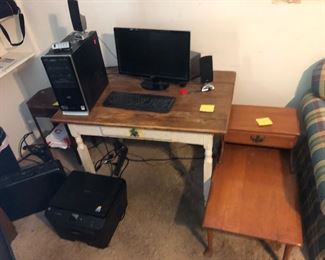 One drawer desk 42x28 x28 tall