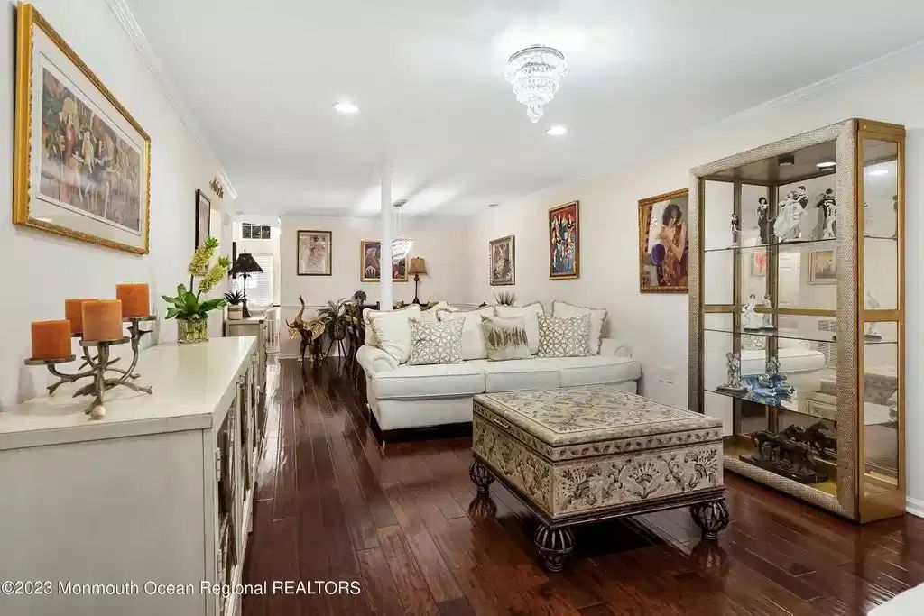 Manalapan Estate Sale High End Art ErteTarkay!... starts on 8/18/2023