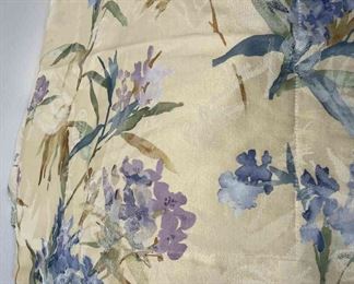 King Comforter And Coordinating Base Skirt And 2 King Shams