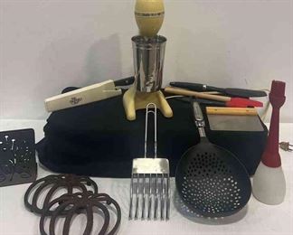 Kitchen Variety Lot Pampered Chef, Hamilton Beach, Crofton And More 