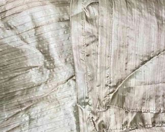 King Size Comforter With Pleated Bed Skirt And 1 Pillow Sham