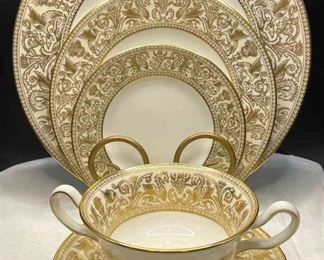 Pair Of Vintage Wedgewood Florentine Gold Place Setting Lot 2 of 3 Available