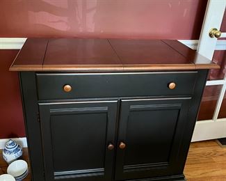 #3	American Drew Buffet w/flip-top & 1 drawer & 2 doors w/silverware tray inside  38-64x19x34	 $175.00 																																																																																																																																																																																																																																																																																																																																																																																																																																																																																																																																																																																																																																																																																																																																																																																																																																																																																																																																	