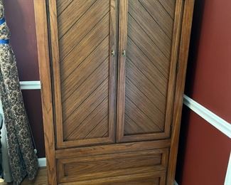 #8	Pennsylvania House Bachelors Chest w/4 drawers & 1 shelf - 35x19x65	 $100.00 																																																																																																																																																																																																																																																																																																																																																																																																																																																																																																																																																																																																																																																																																																																																																																																																																																																																																																																																																								