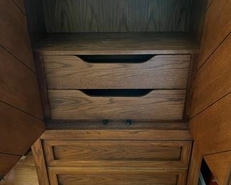 #8	Pennsylvania House Bachelors Chest w/4 drawers & 1 shelf - 35x19x65	 $100.00 																																																																																																																																																																																																																																																																																																																																																																																																																																																																																																																																																																																																																																																																																																																																																																																																																																																																																																																																																								