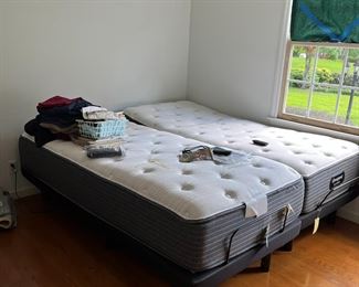 #32	Beauty Rest Silver Adjustable Twin XL Bed w/remote w/Ease Brand Base  - You Move	 $600.00 																																																																																																																																																																																																																																																																																																																																																																																																																																																																																																																																																																																																																																																																																																																																																																																																																																																																																																																																										