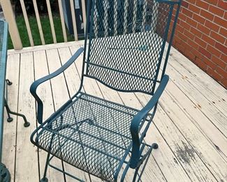 #12	Patio	Green Wrought Iron Table w/4 bouncy Chairs	 $175.00 	   	 																																																																																																																																																																																																																																																																																																																																																																																																																																																																																																																																																																																																																																																																																																																																																																																																																																																																																																																																																																				