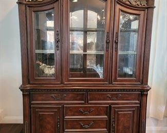 Ashley vitrine, like new