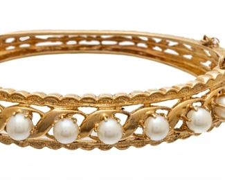 14kt Gold & 3mm Pearl Hinged Bracelet, H 2.3" W 2.75" Depth .5" 30g