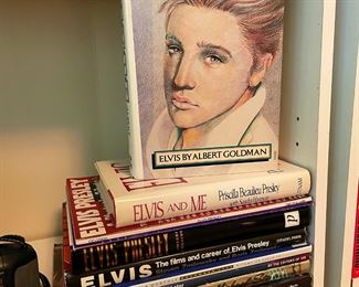 Lots of memorabilia - Elvis, Marilyn Monroe, the John Kennedys, and other famous celebrities.