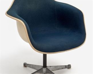 121. EAMES VINTAGE HERMAN MILLER PAC SWIVEL SHELL CHAIR