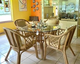 Impeccable rattan dining set from the 90's.