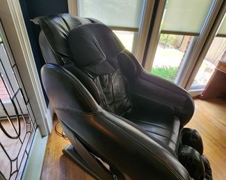 Brookstone Osim uAstro 2 Massage Chair